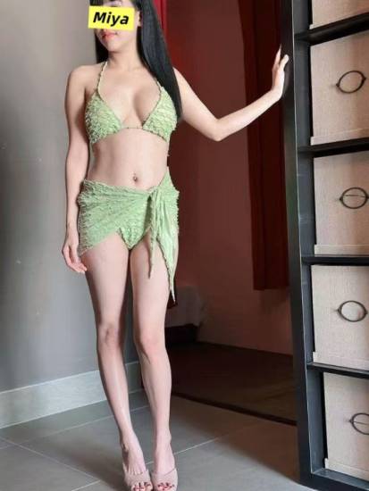 19yo Vietnamese girl Miya movies stars looks sexy beautiful excellent service